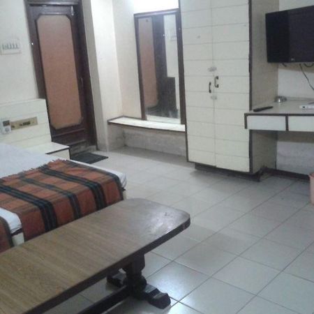Hotel Sant Plaza Indore Luaran gambar